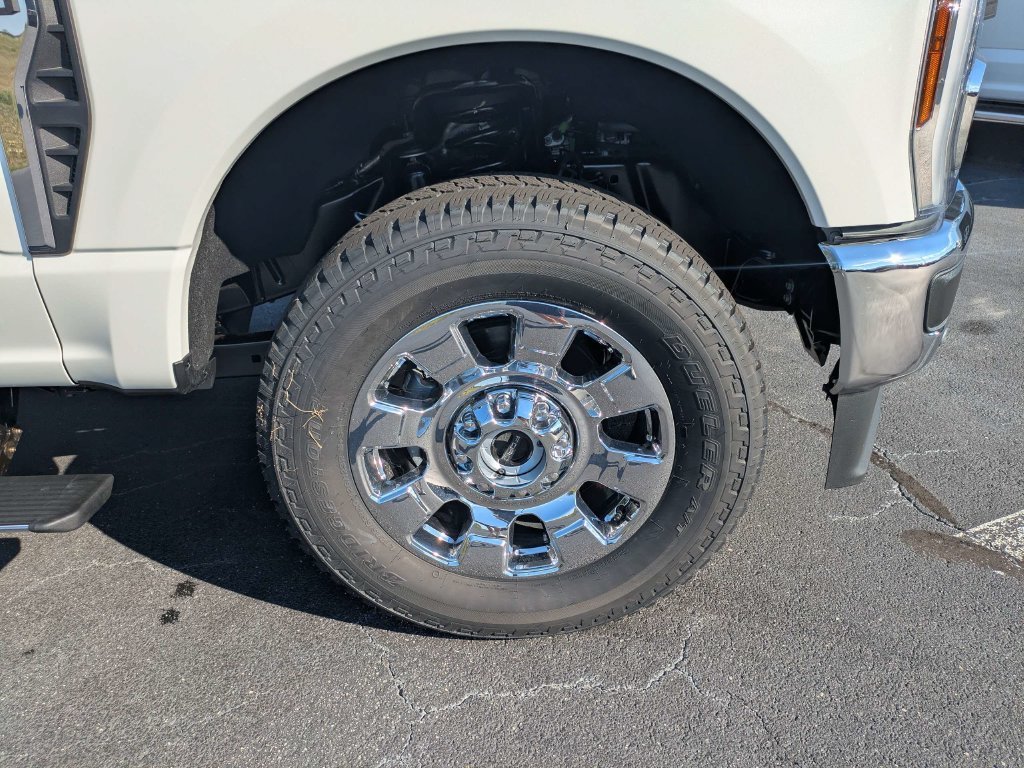 New 2026 Star White Metallic Tri-Coat Ford F-350® King Ranch® image 33