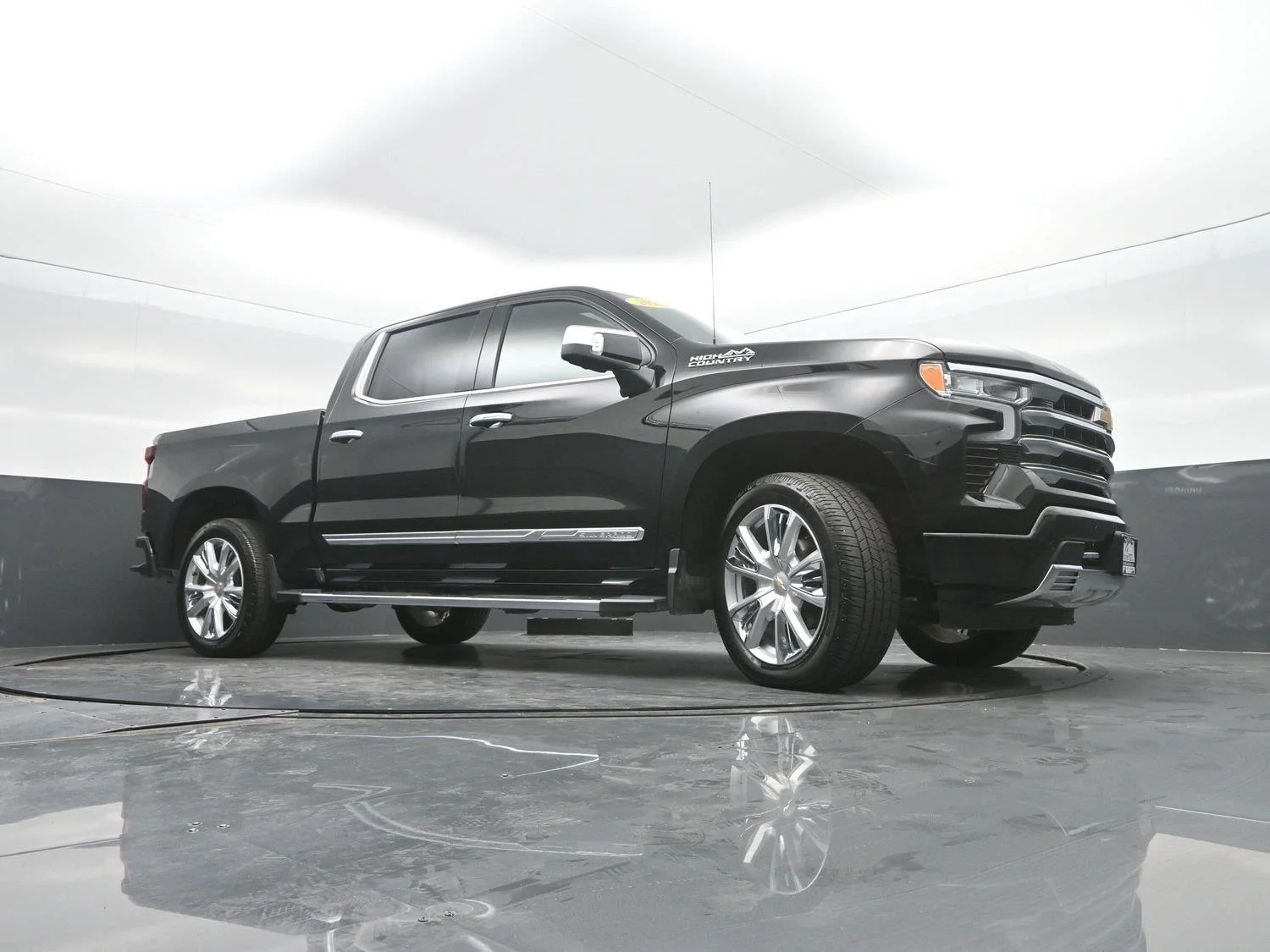 Used 2025 Black Chevrolet High Country image 43