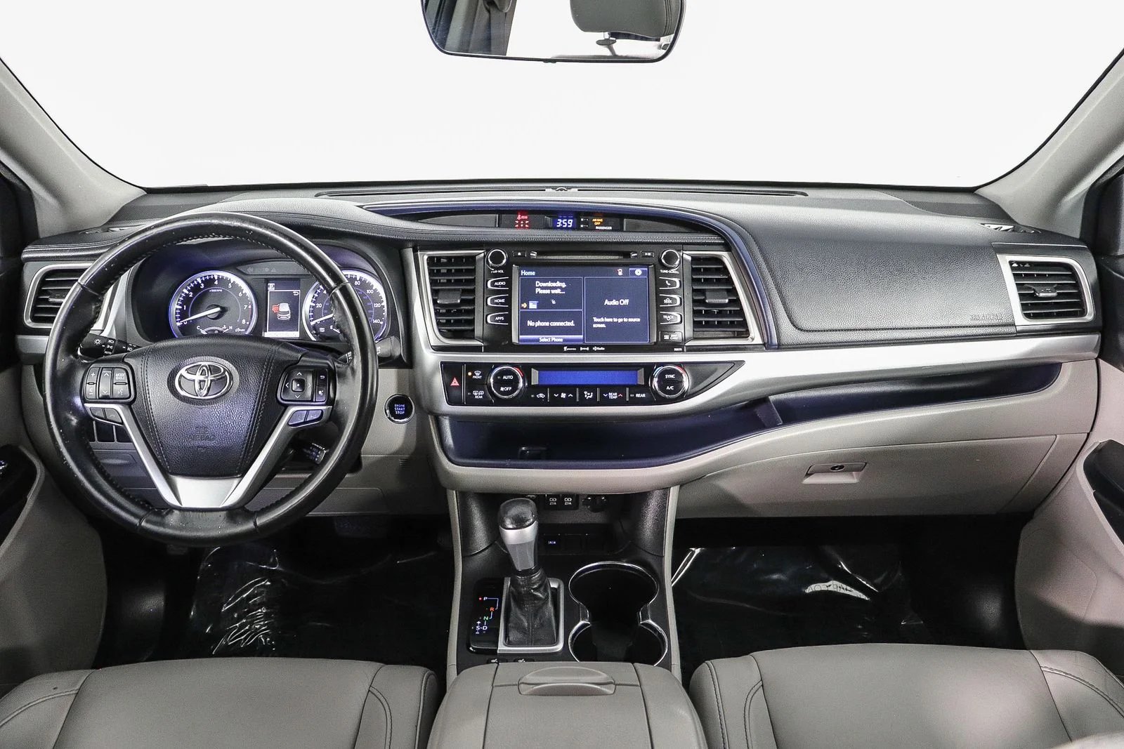 Used 2018 White Toyota XLE image 11