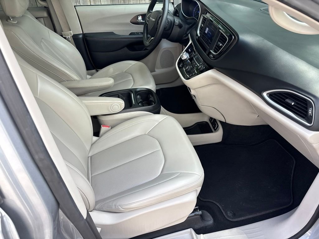 Used 2021 Silver Chrysler LXI image 42