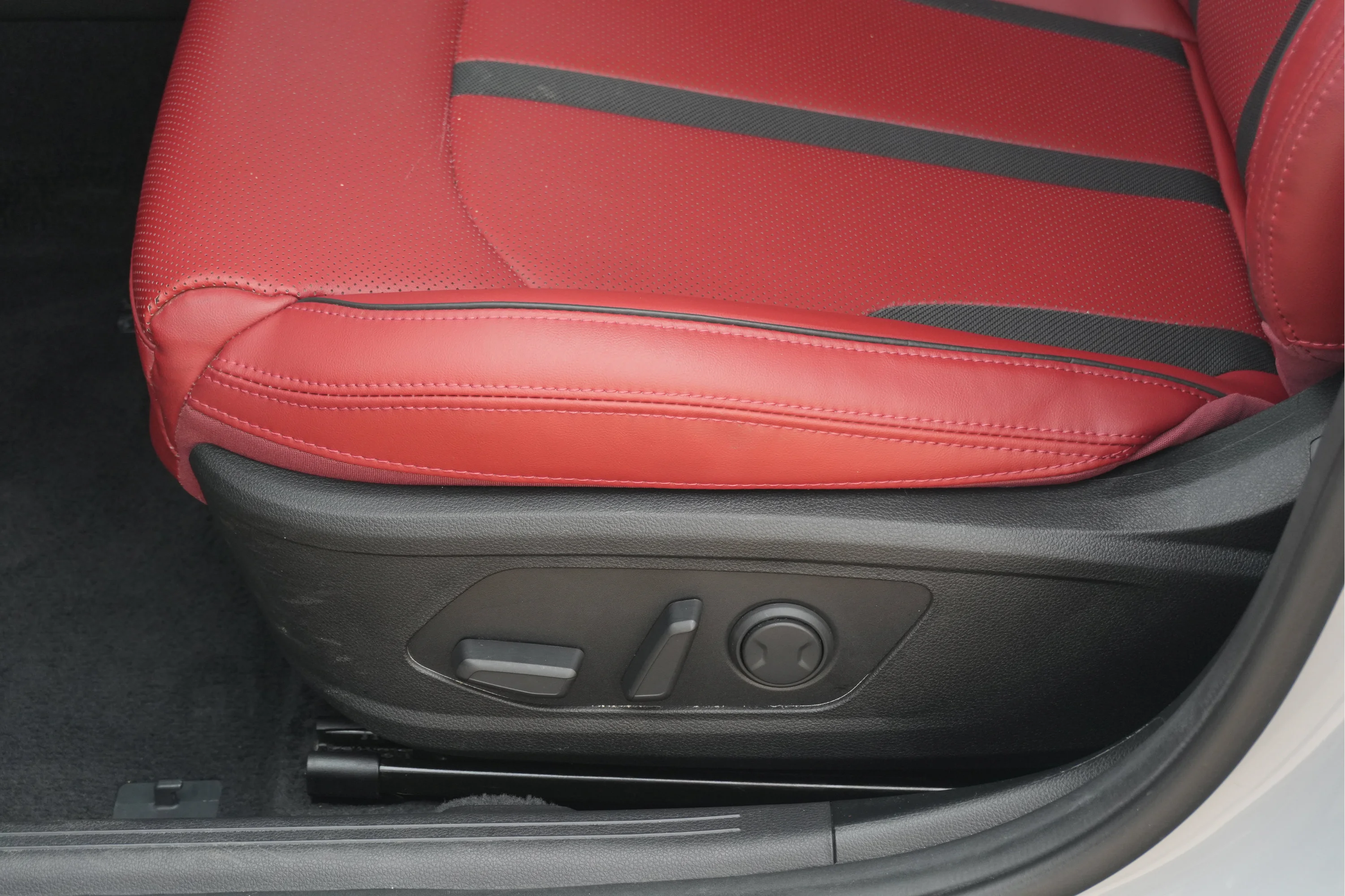 Used 2023 Wolf Gray Kia GT-Line image 13