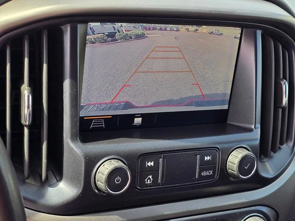 Used 2019 RED HOT Chevrolet 2WD Z71 image 5
