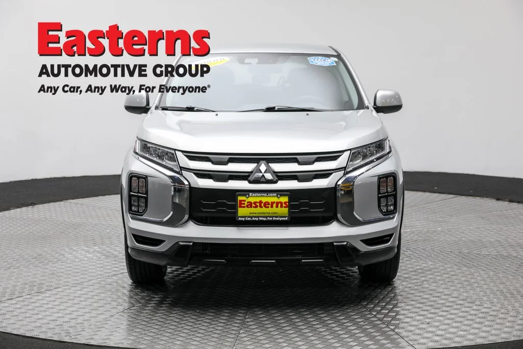 Used 2023 Silver Mitsubishi 2.0 ES image 2