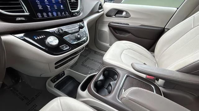Used 2017 Gray Chrysler Touring L Plus image 14