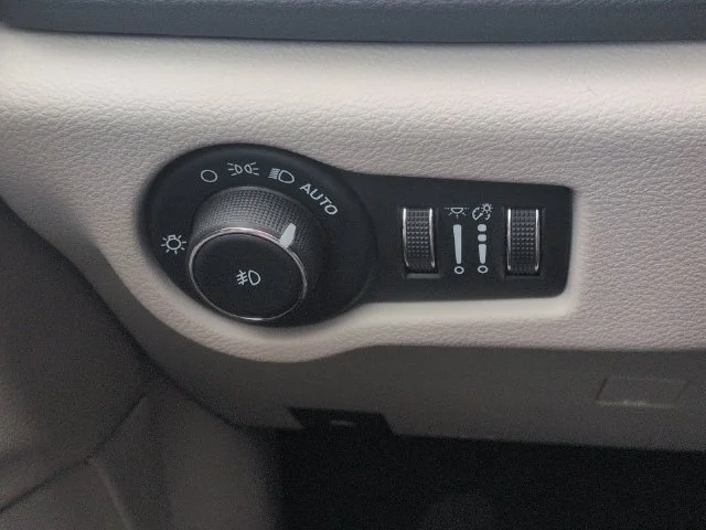 Used 2024 Silver Chrysler Touring L image 20