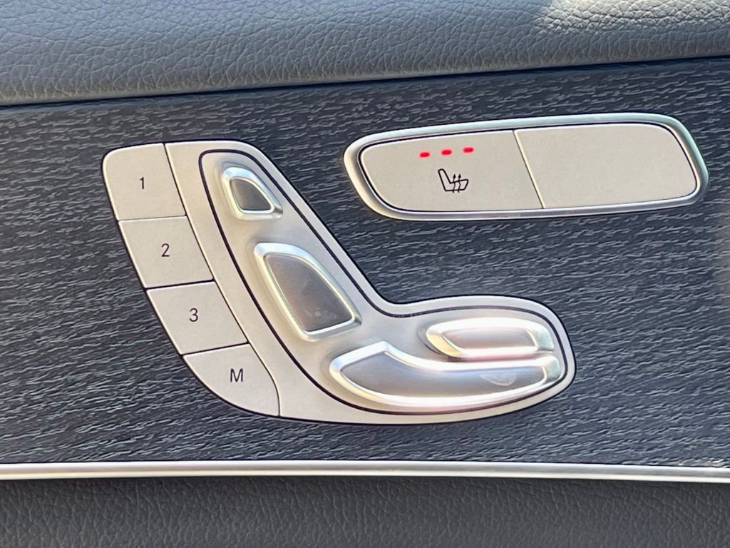 Certified Used 2022  Mercedes-Benz GLC 300 image 22