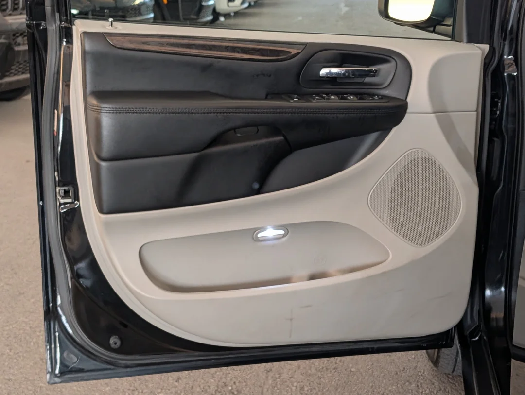 Used 2019 Black Dodge Crew Plus - - FWD - 3.6L V6 - Power Sliding Doors - Power Liftgate - Leather Seat & More! image 12