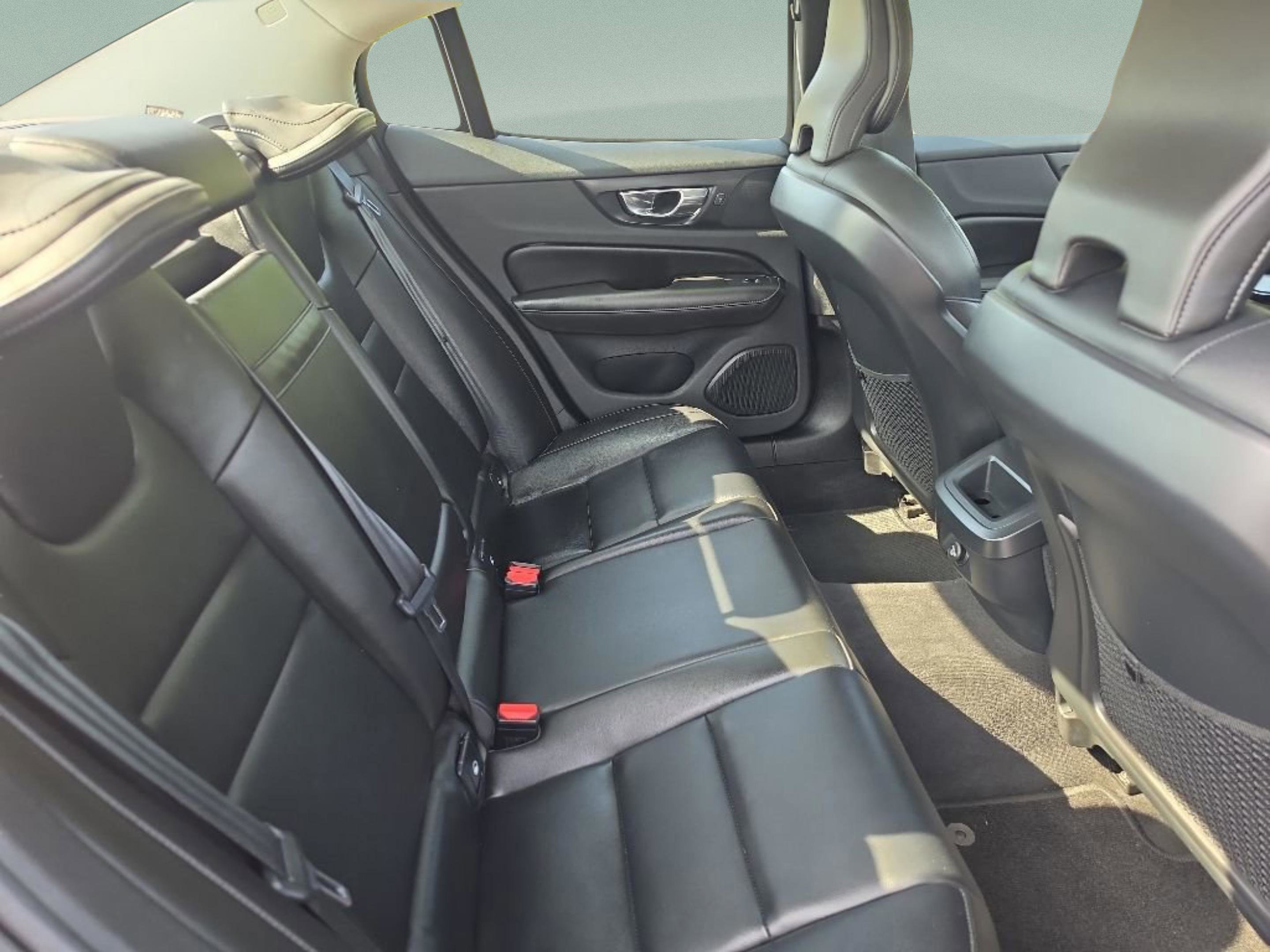 2020 Volvo S60 Momentum - Photo 25