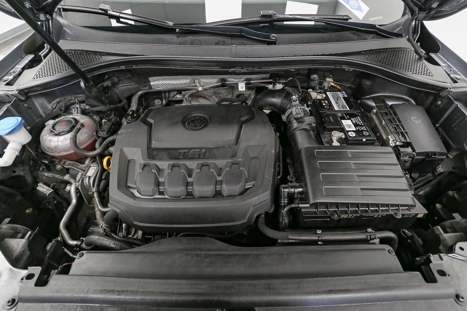 Used 2021 Platinum Gray Metallic Volkswagen SE image 15