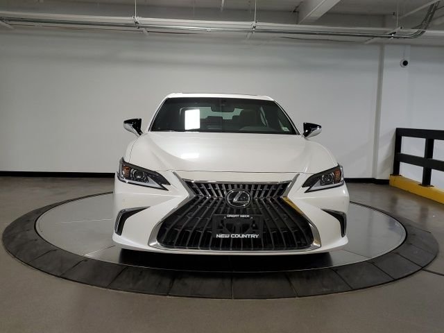 Used 2025 White Lexus 350 image 4