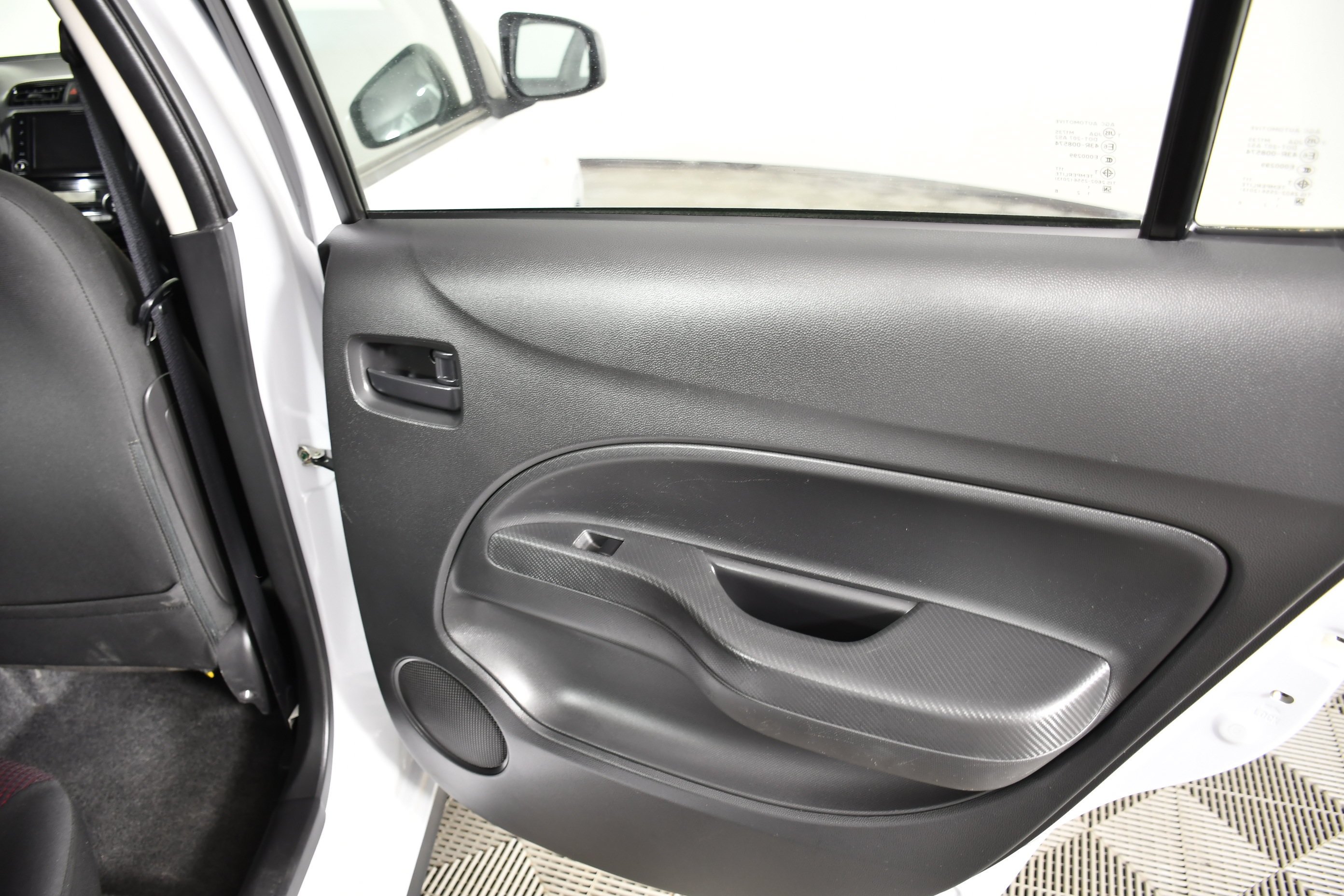 Used 2022 White Mitsubishi Black Edition image 41