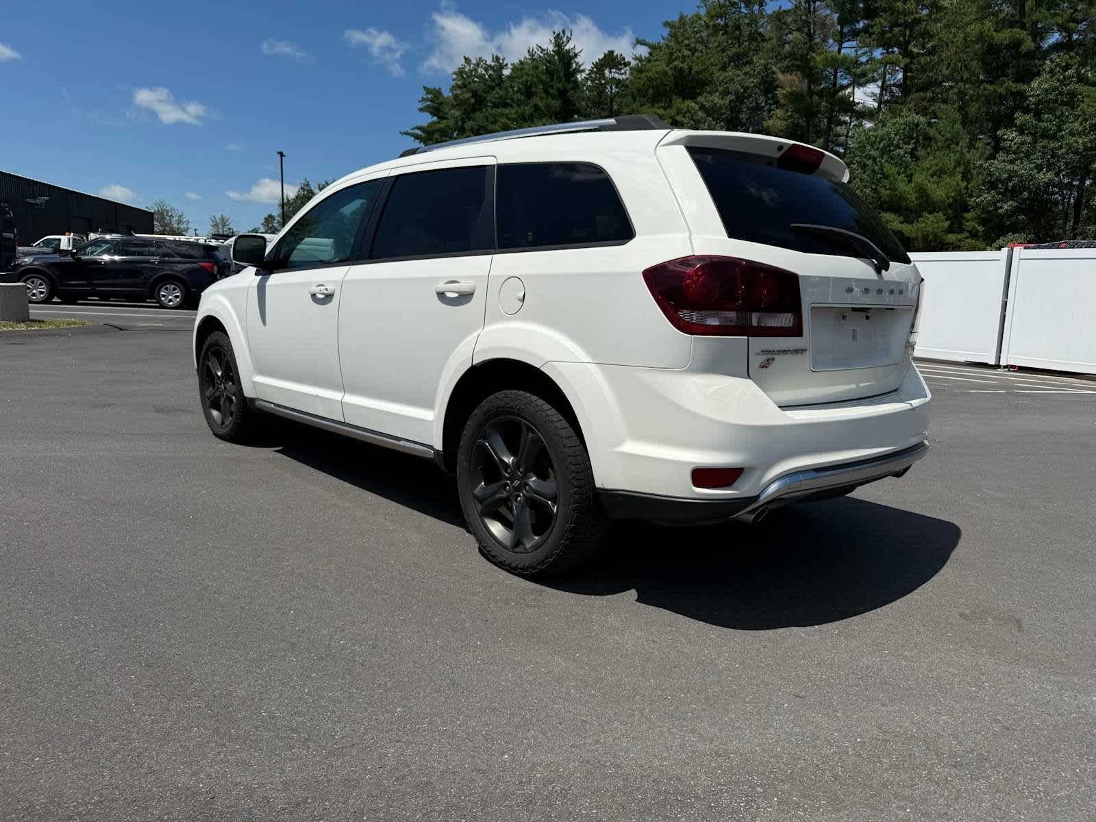 Used 2018 Vice White Dodge Crossroad image 10