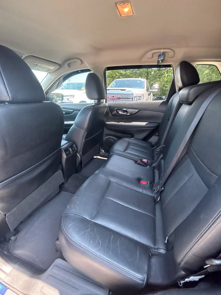 Used 2017 Blue Nissan SL image 17