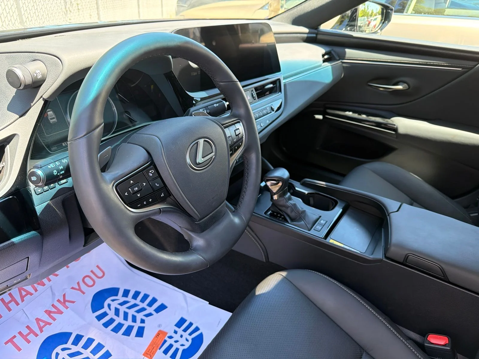 Used 2023 Mica Lexus 300h image 8