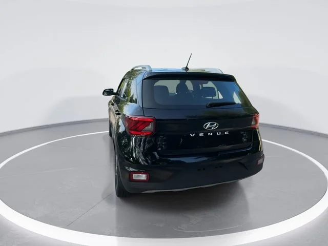 Used 2023 Black Hyundai SEL image 6
