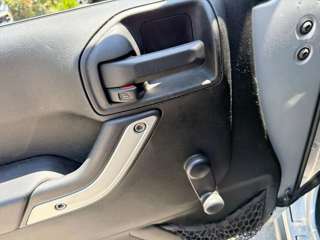 Used 2011 Silver Jeep Rubicon image 15