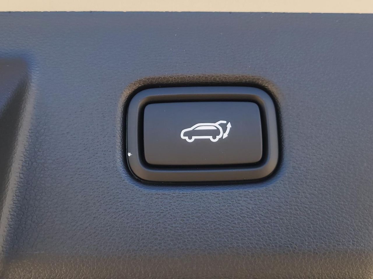 New 2026 Shimmering Silver Hyundai SEL FWD image 9