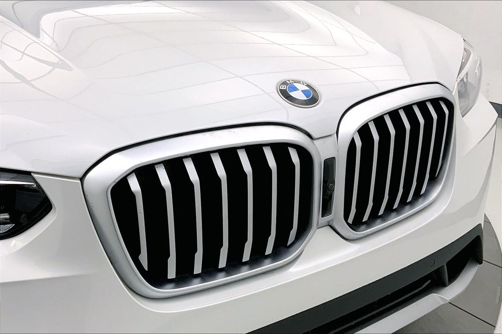 Used 2024 Mineral White Metallic BMW  image 29