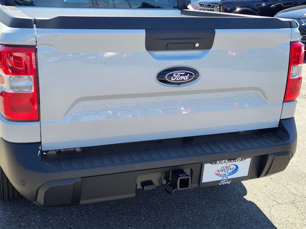 New 2025 Space White Metallic Ford XLT image 14