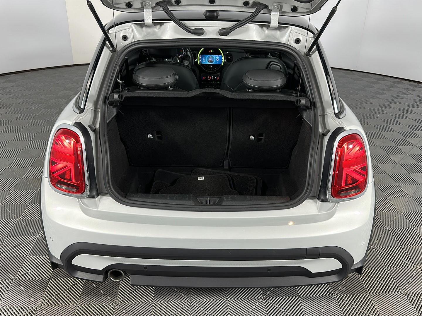 Used 2022 White Silver Metallic MINI Oxford Edition image 30