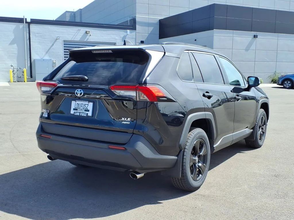 Used 2020 Black Toyota XLE image 4