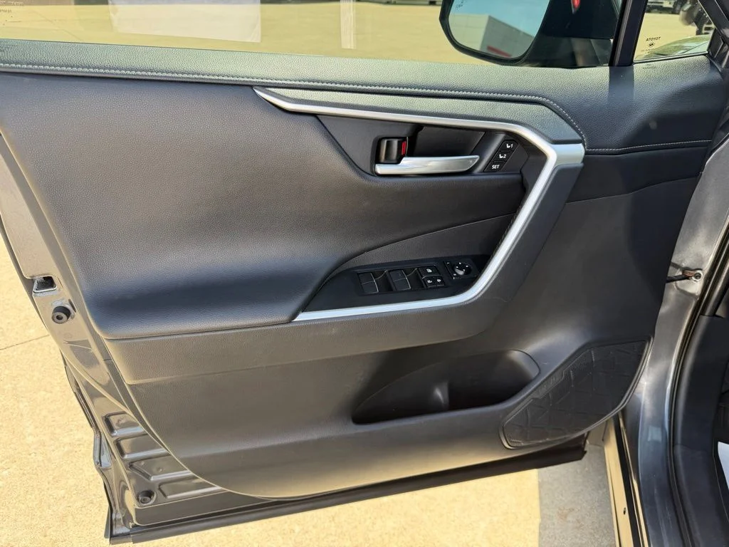 Used 2019 Gray Toyota Limited image 9