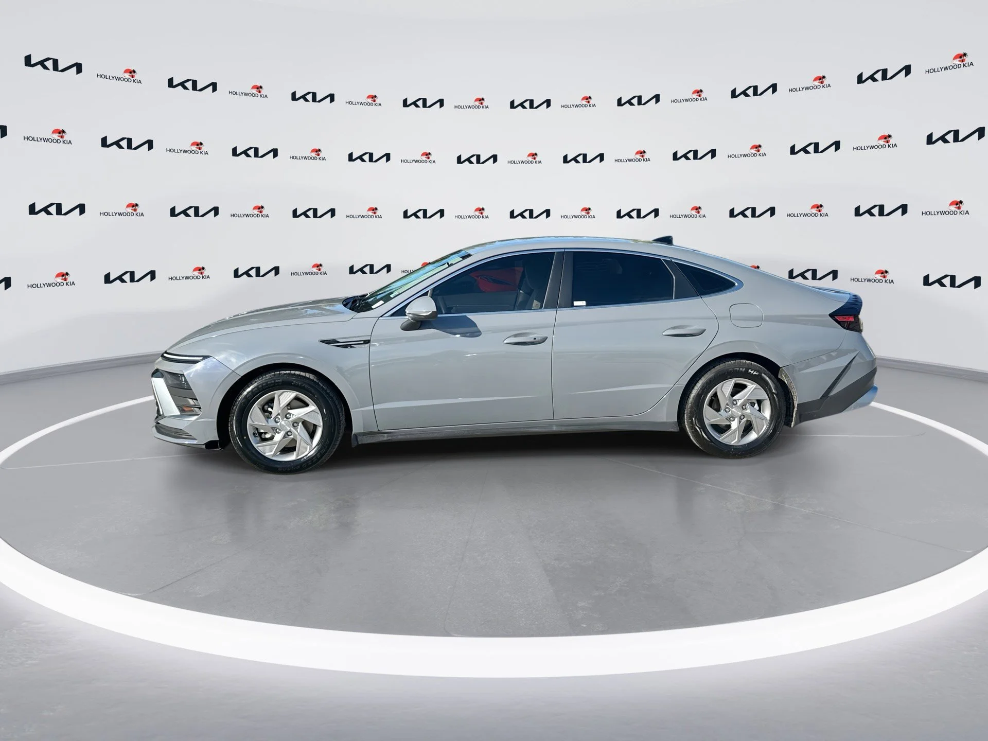 Used 2025 Transmission Blue Hyundai SE image 5