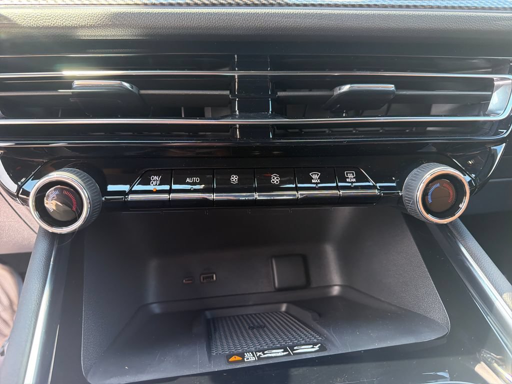 2027 Chevrolet Traverse Z71 - Photo 20