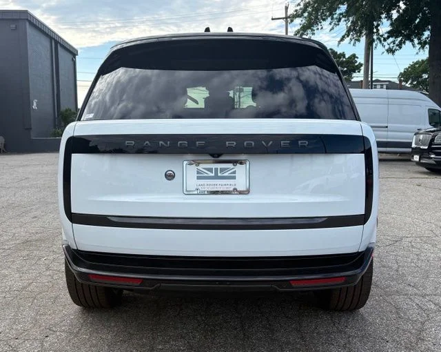 New 2026 Fuji White Land Rover SE image 7
