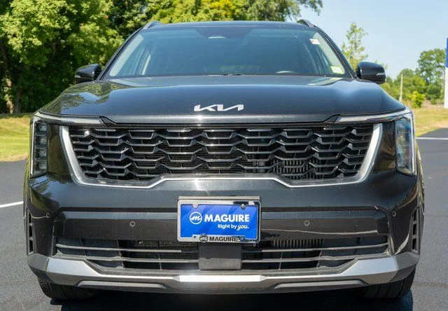 Used 2025 Black Kia EX image 3