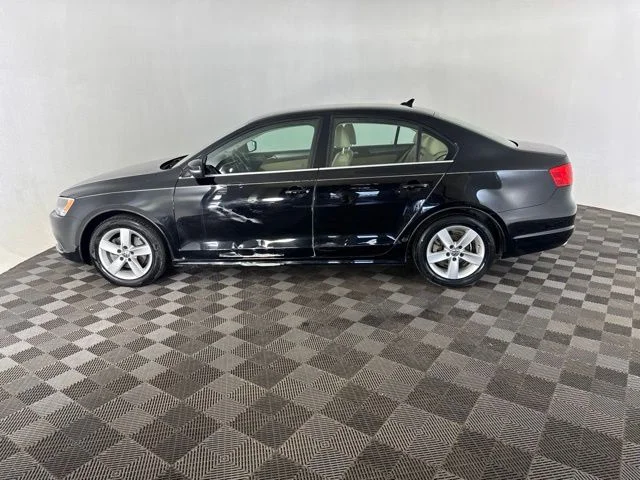 Used 2014  Volkswagen 2.0L TDI image 10