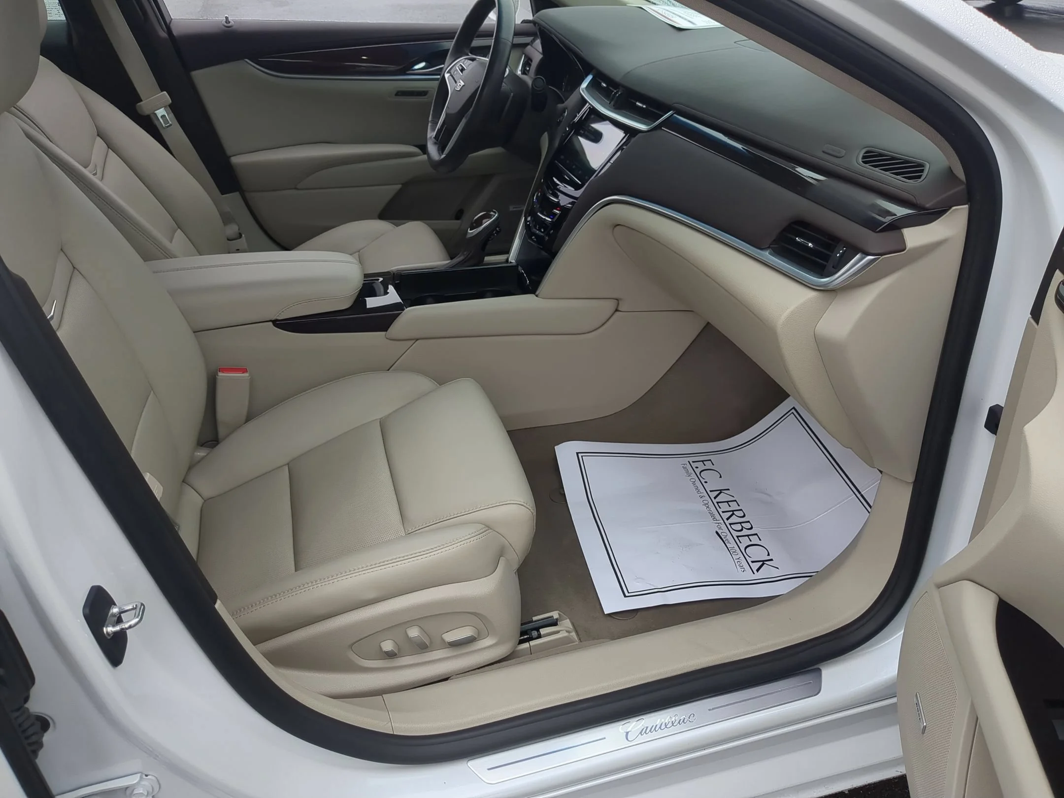 Used 2016 Crystal White Tricoat Cadillac Luxury Collection image 26