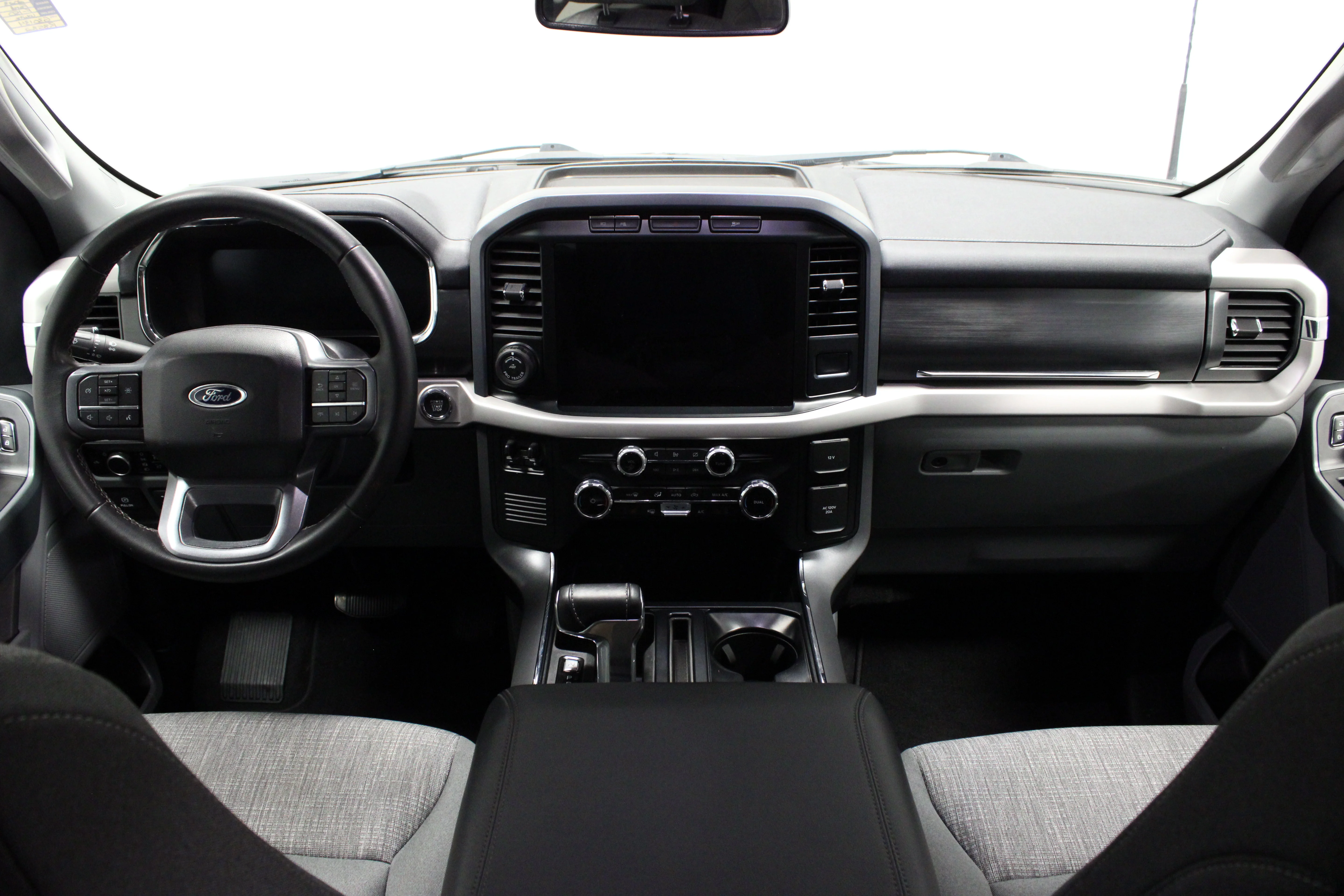 Used 2023 Oxford White Ford XLT image 21