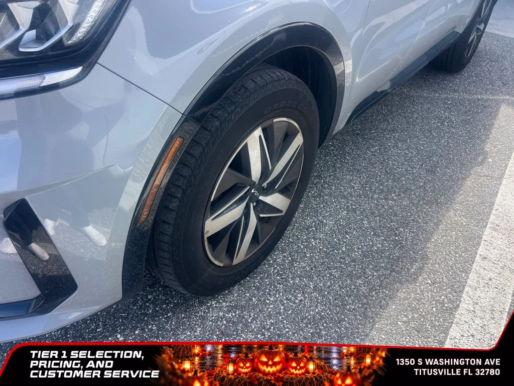 Used 2023 Gray Kia EX image 5