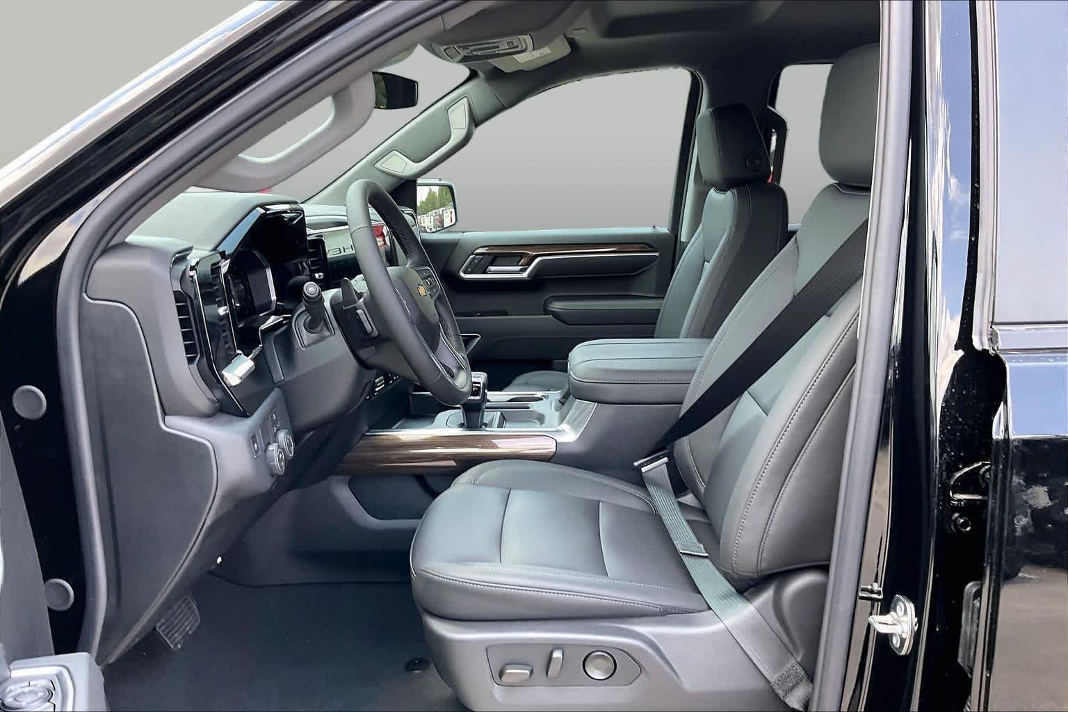 2026 Chevrolet Silverado 1500 LT - Photo 10