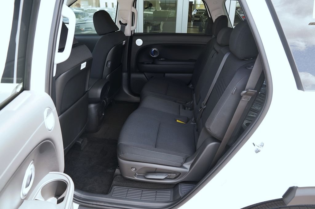 New 2026 Creamy White Pearl Hyundai SE image 43