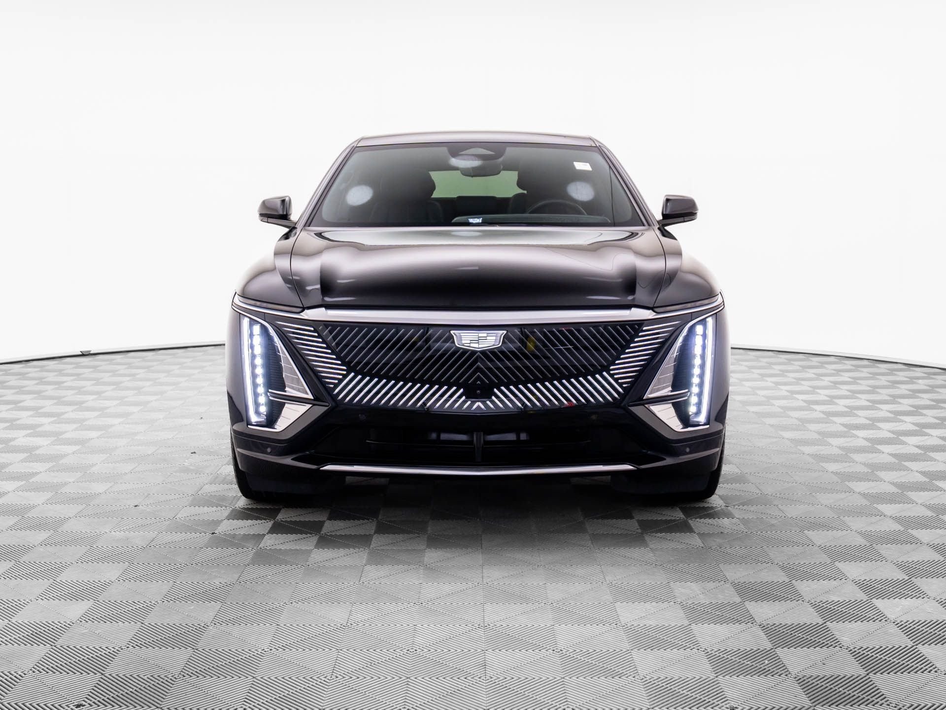 2024 Cadillac Lyriq Luxury photo 2