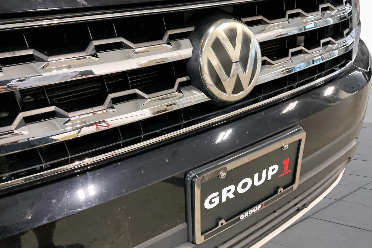 Used 2018 Deep Black Pearl Volkswagen 3.6L V6 SEL image 30