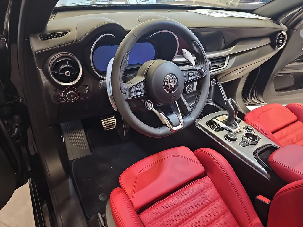 2025 Alfa Romeo Stelvio Base - Photo 14