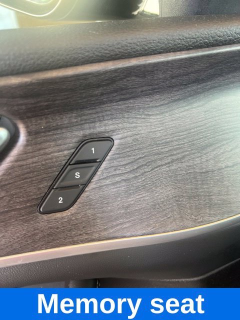 Used 2024 Gray Jeep Limited image 9