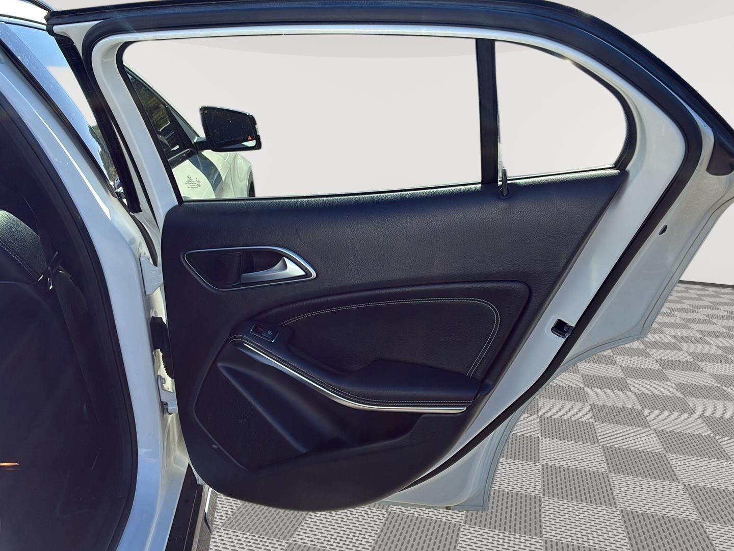 Used 2019 Polar White Mercedes-Benz GLA 250 image 15