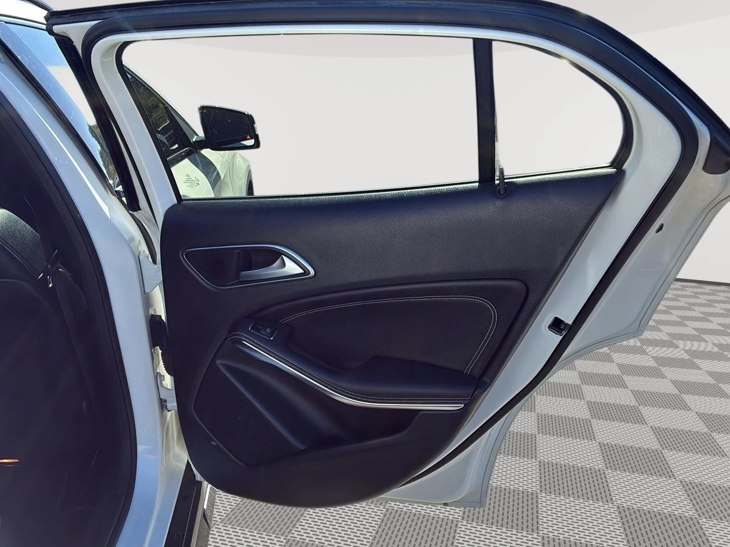 Used 2019 Polar White Mercedes-Benz GLA 250 image 15
