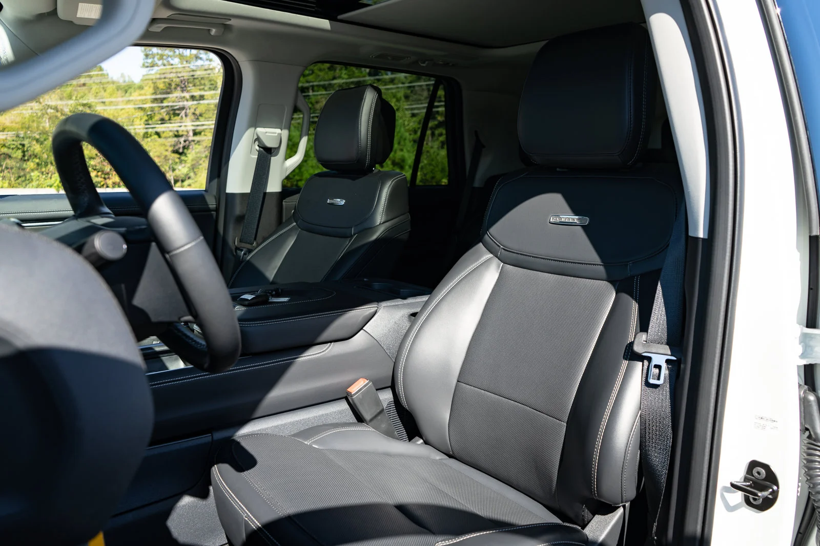 Used 2027 White Ford Platinum image 27