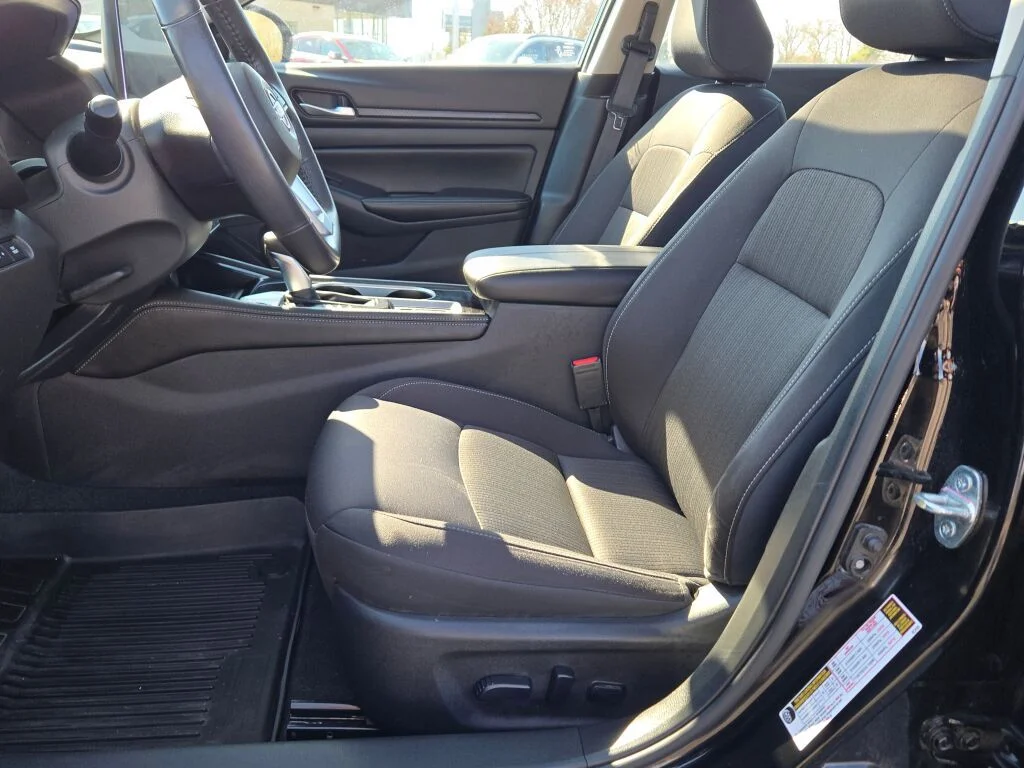 Used 2024 Black Nissan 2.5 SV image 21