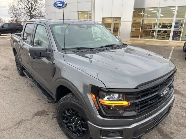 New 2026 Carbonized Gray Metallic Ford XLT image 5