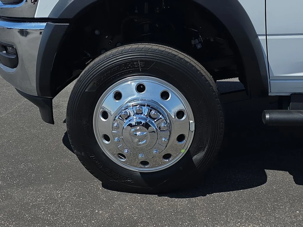 New 2026 Bright White Clear-Coat Exterior Paint RAM Tradesman image 5