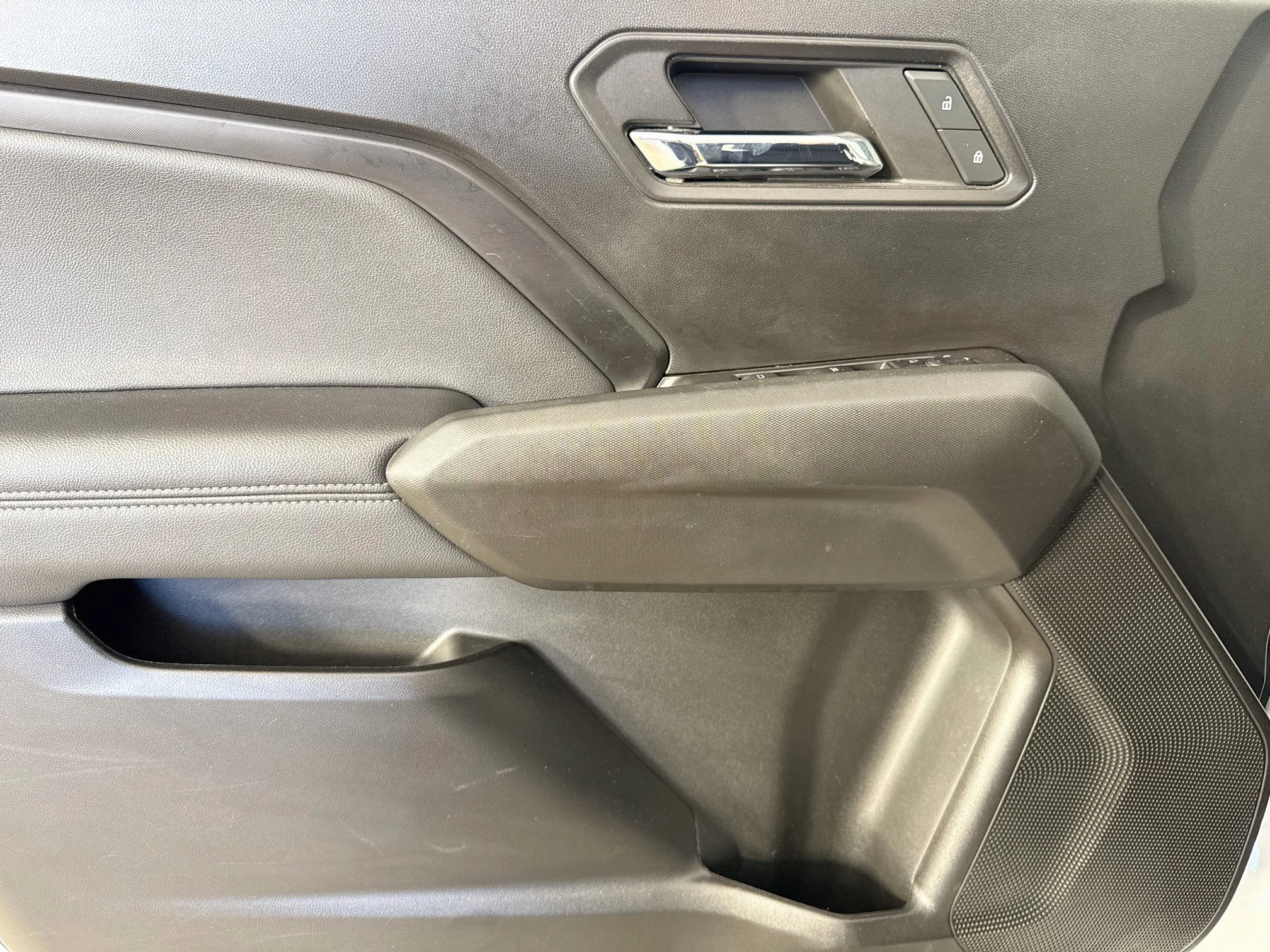 Used 2024 Summit White GMC Elevation image 20