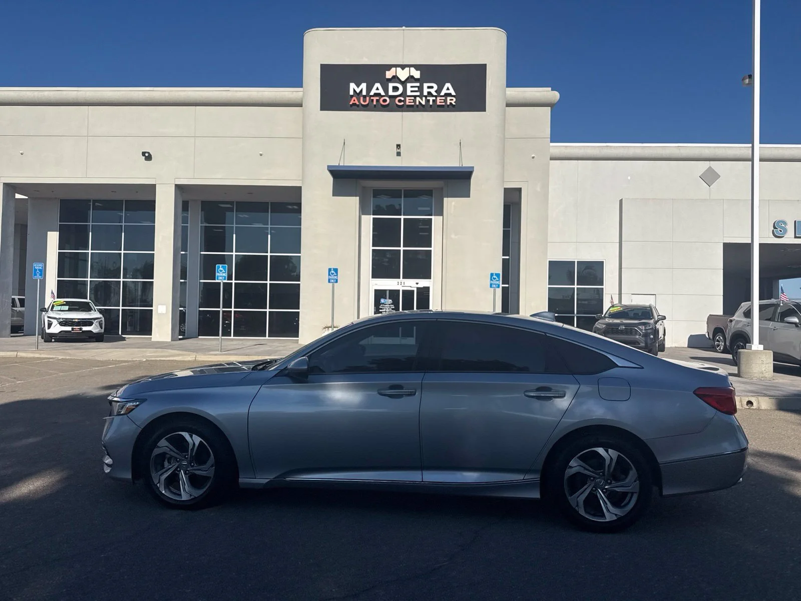 Used 2018 Silver Honda EX-L 1.5T image 6