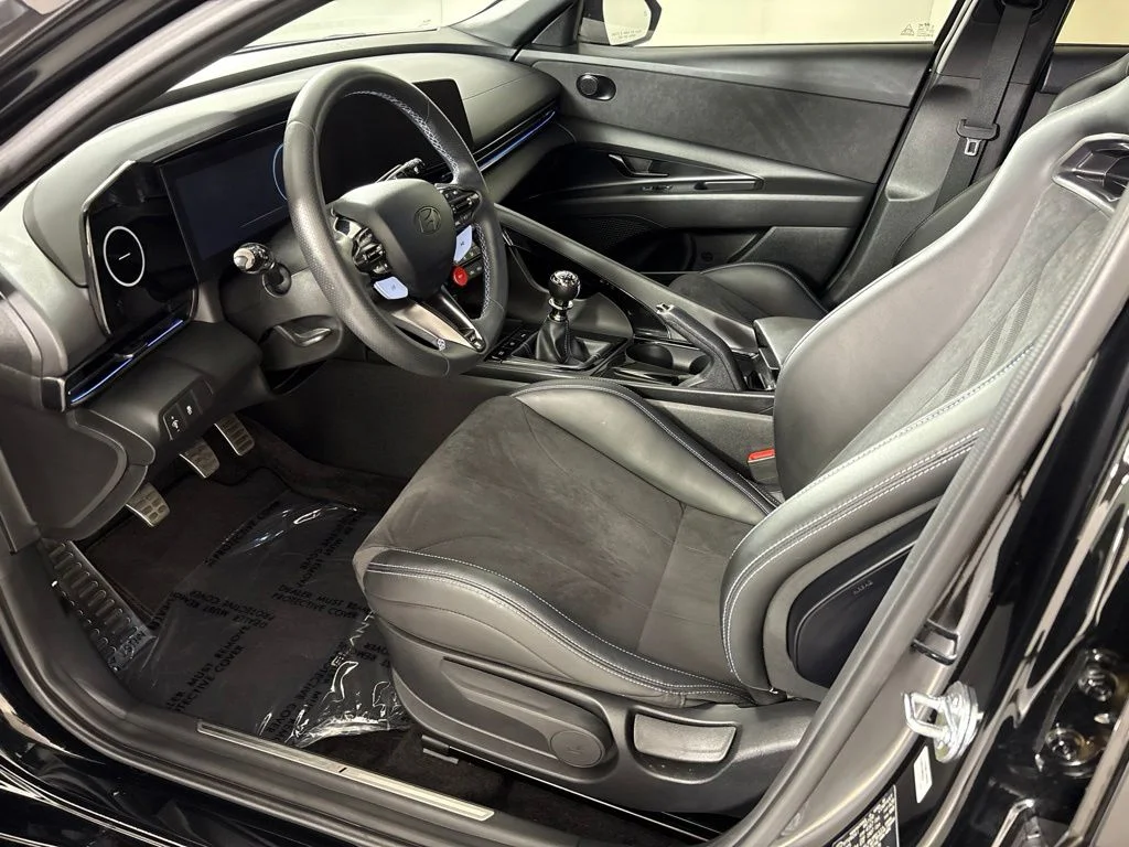 Used 2025 Black Hyundai Base image 28