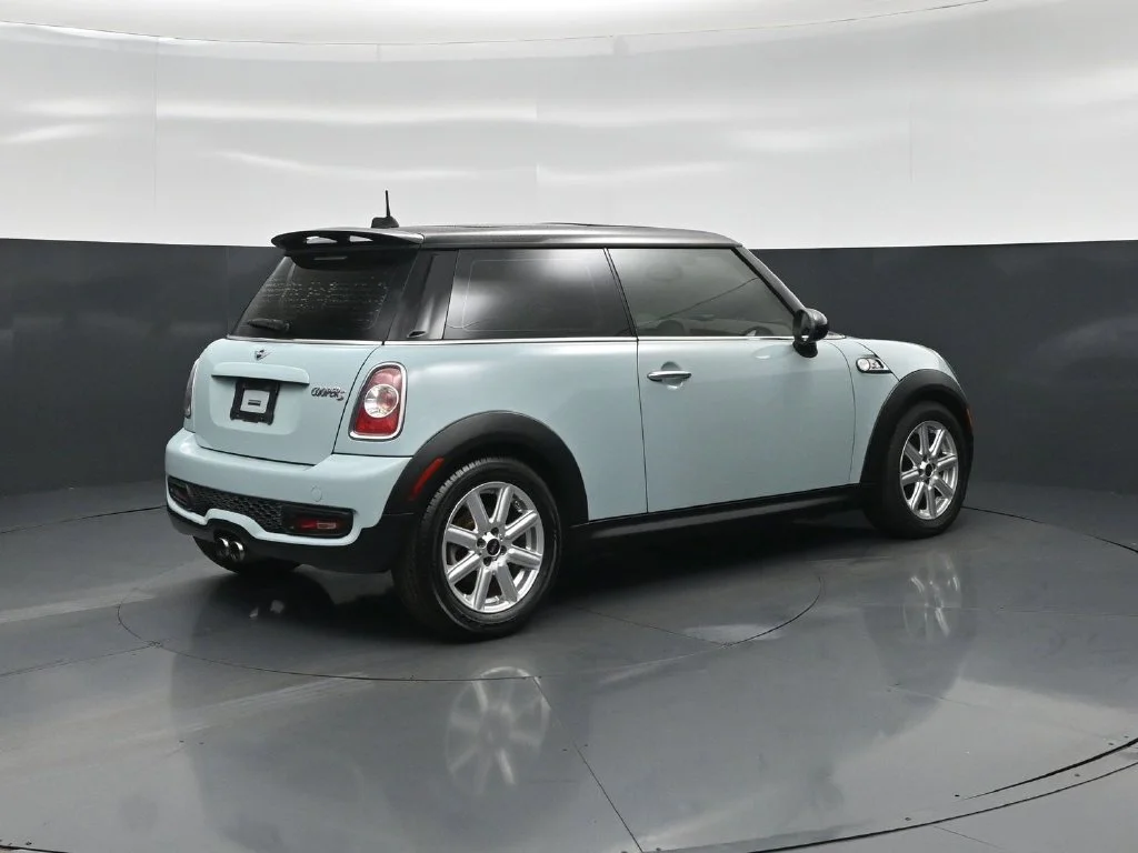 Used 2013 Blue MINI Base image 24